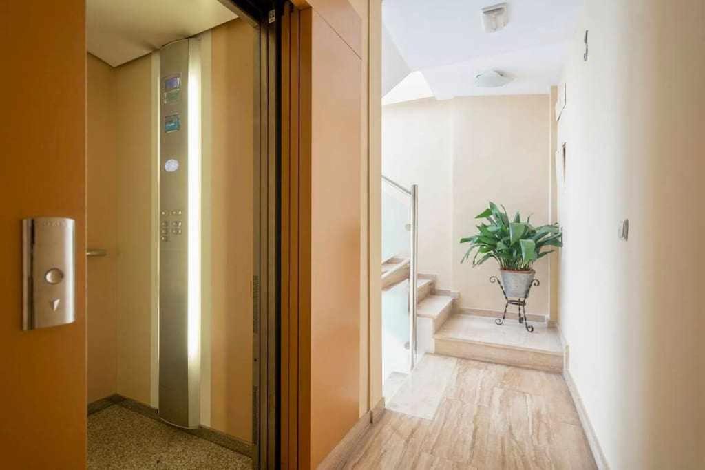 Luxe Haven In Granada Apartment Luaran gambar
